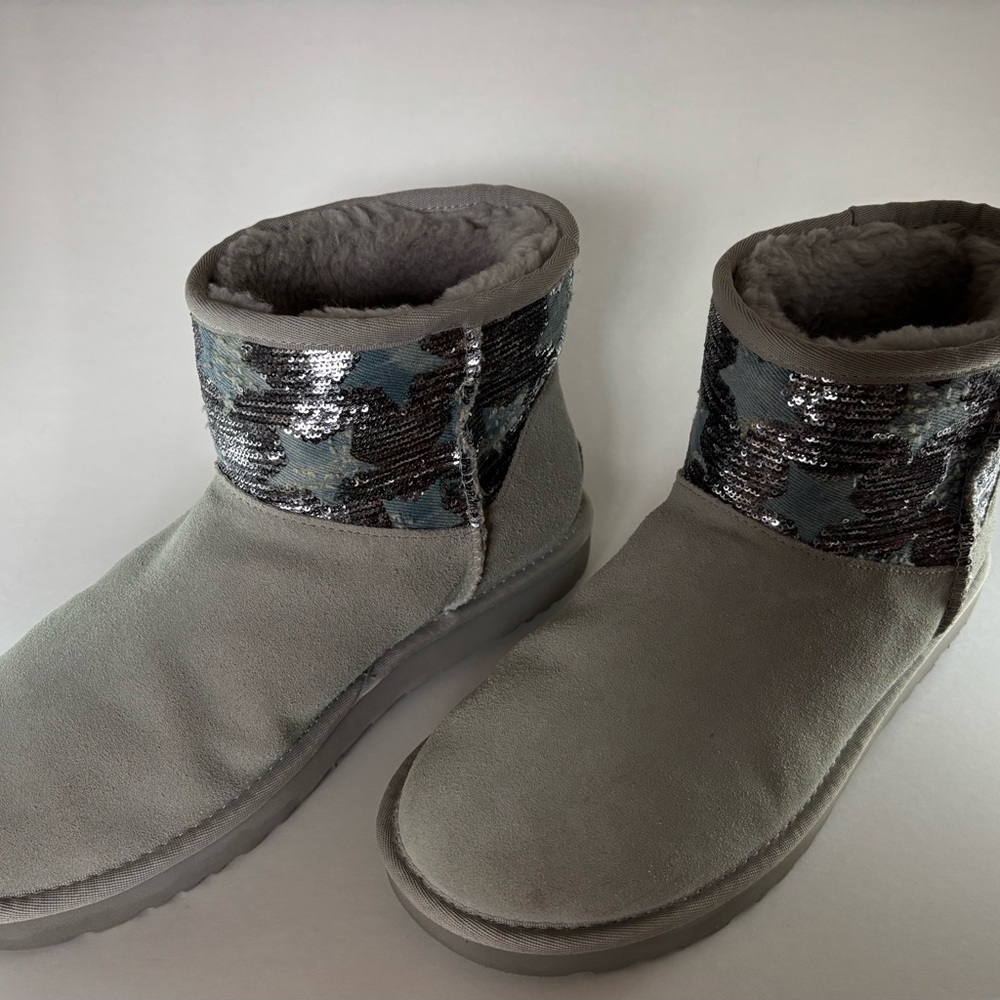 UGG Classic Mini Sequin Stars (size 9)